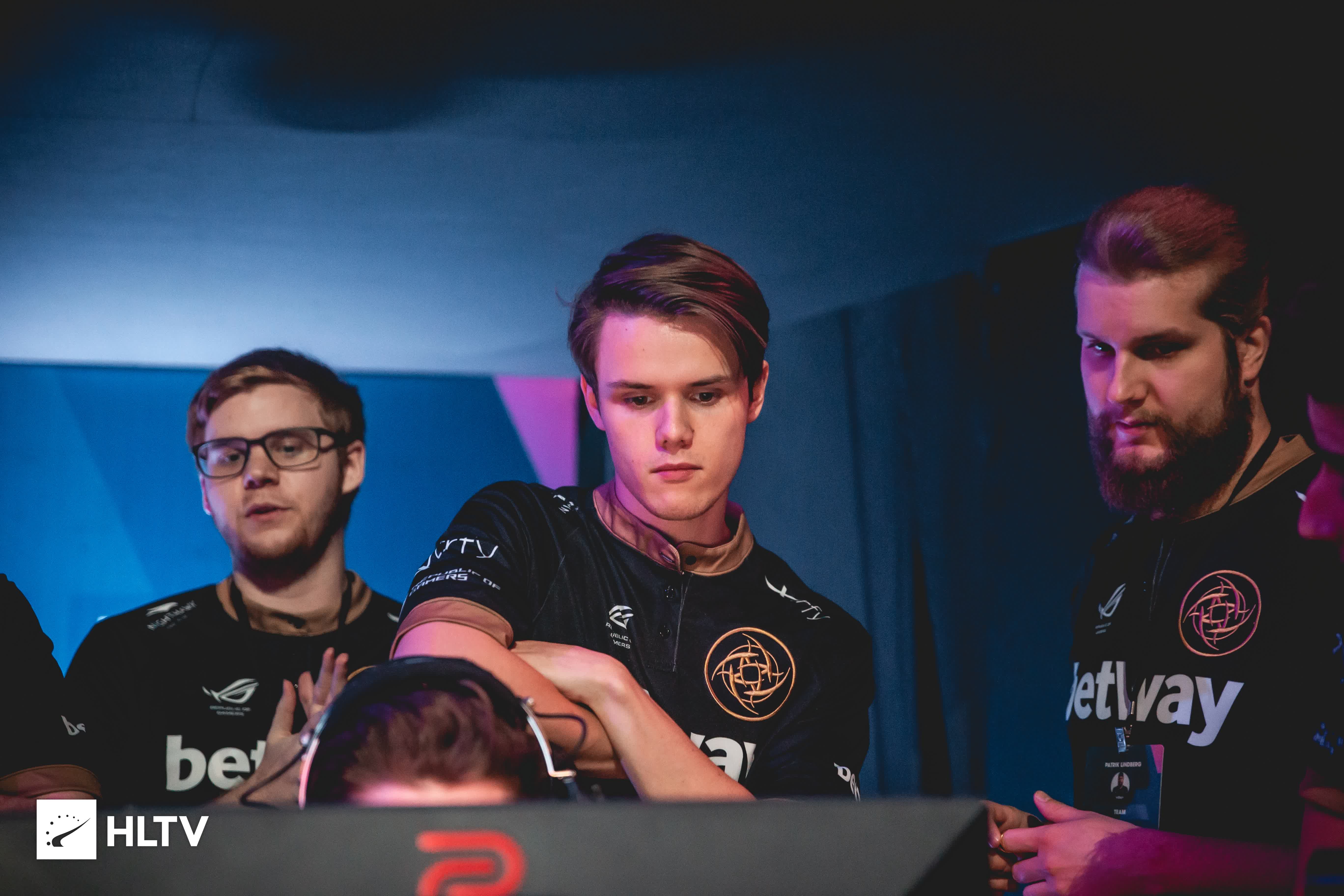 像针落地般 像针落地般